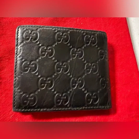 🔥Gucci (Authentic) GG Emblem bi-fold wallet - Picture 5 of 15